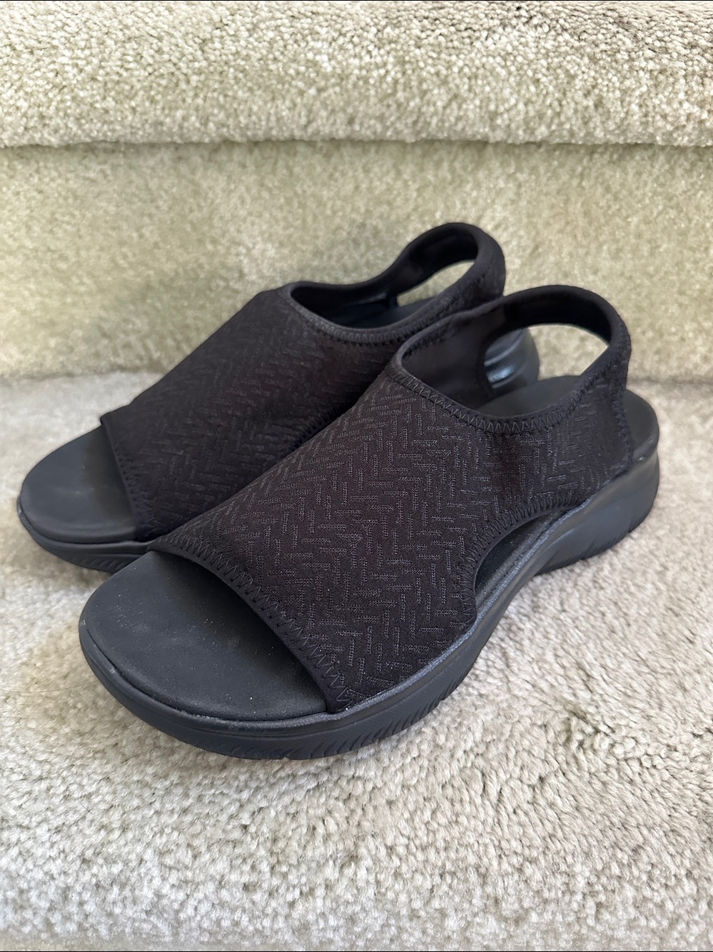 Skechers Summits Outta Here Yoga Foam Stretch Fit Sandals in Black Women's Sz 7 - Picture 3 of 10